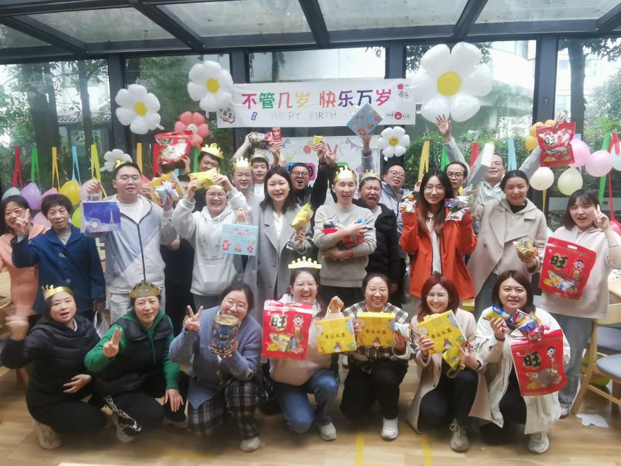 温馨生日会·凝聚团队情